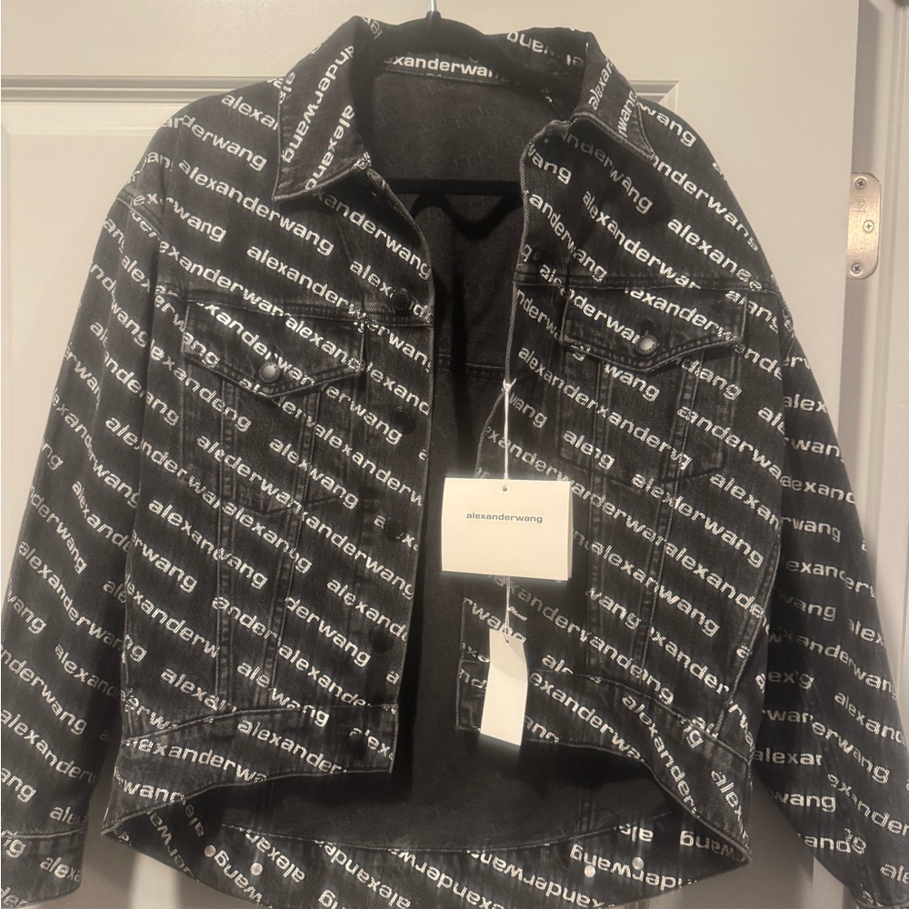 Alexander Wang Monochrome Logo Print Jacket
Brand New. Never Worn. Tags attached - Picture 3 of 8